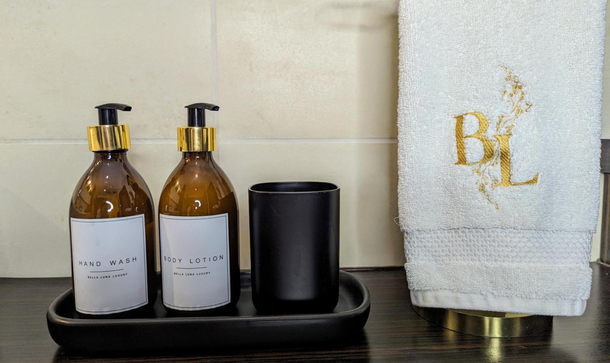 Bella Luna Luxury Suites - Chic Residence In Historic Square 바르샤바 외부 사진